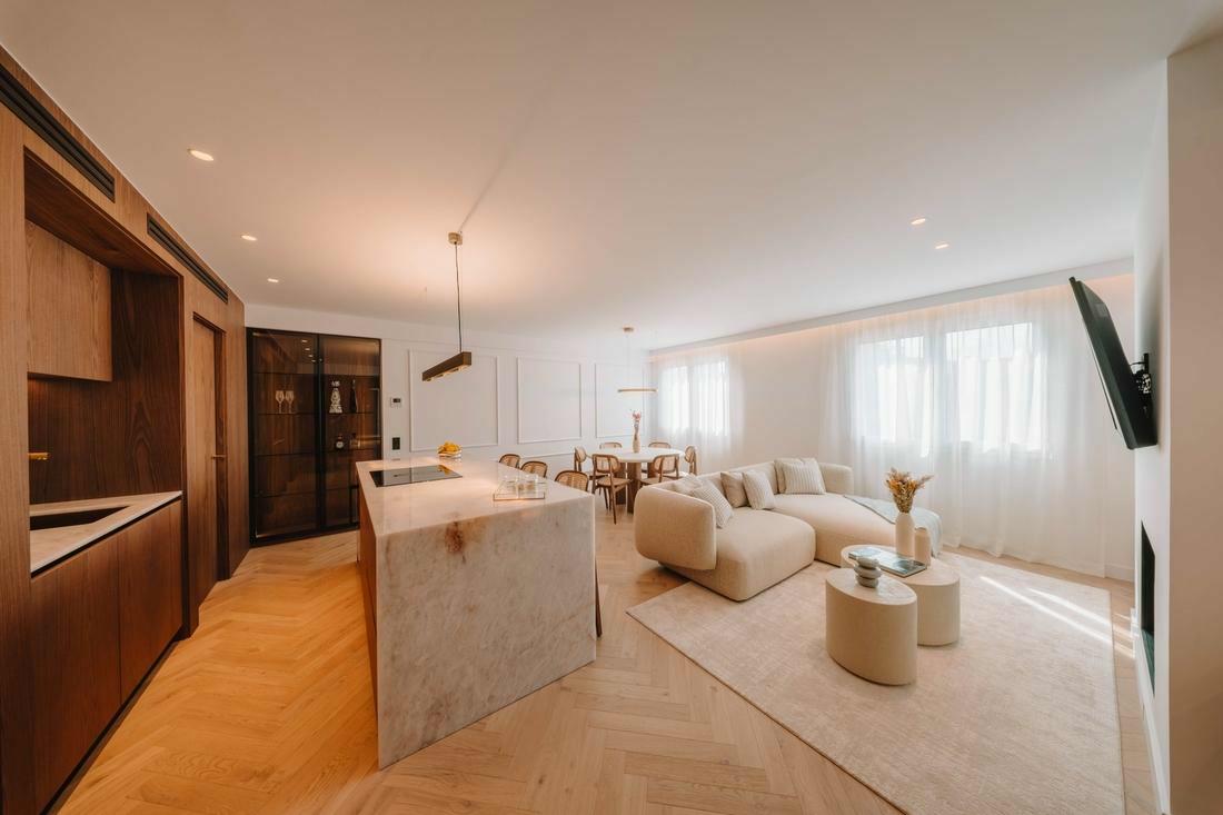 FLOW SOFA | PILLAR TABLE